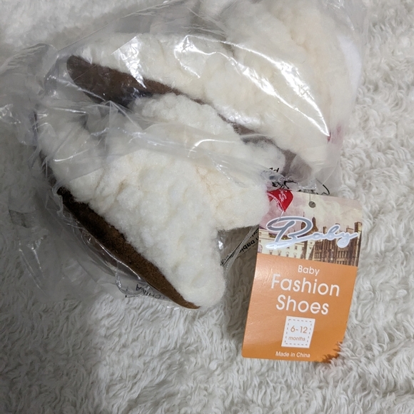 Baby Fashion Booties. Size 6 to 12 months. White. NWT. - Picture 6 of 9